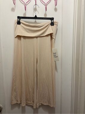 Good Days Project cream fold over gaucho pants size medium
